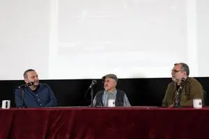 بازخوانی سکوتِ زنی که کنار تاریخ ایستاد